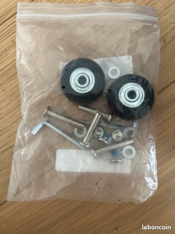 Roues de rechange pour valise (4cm )+ outil (image 1)
