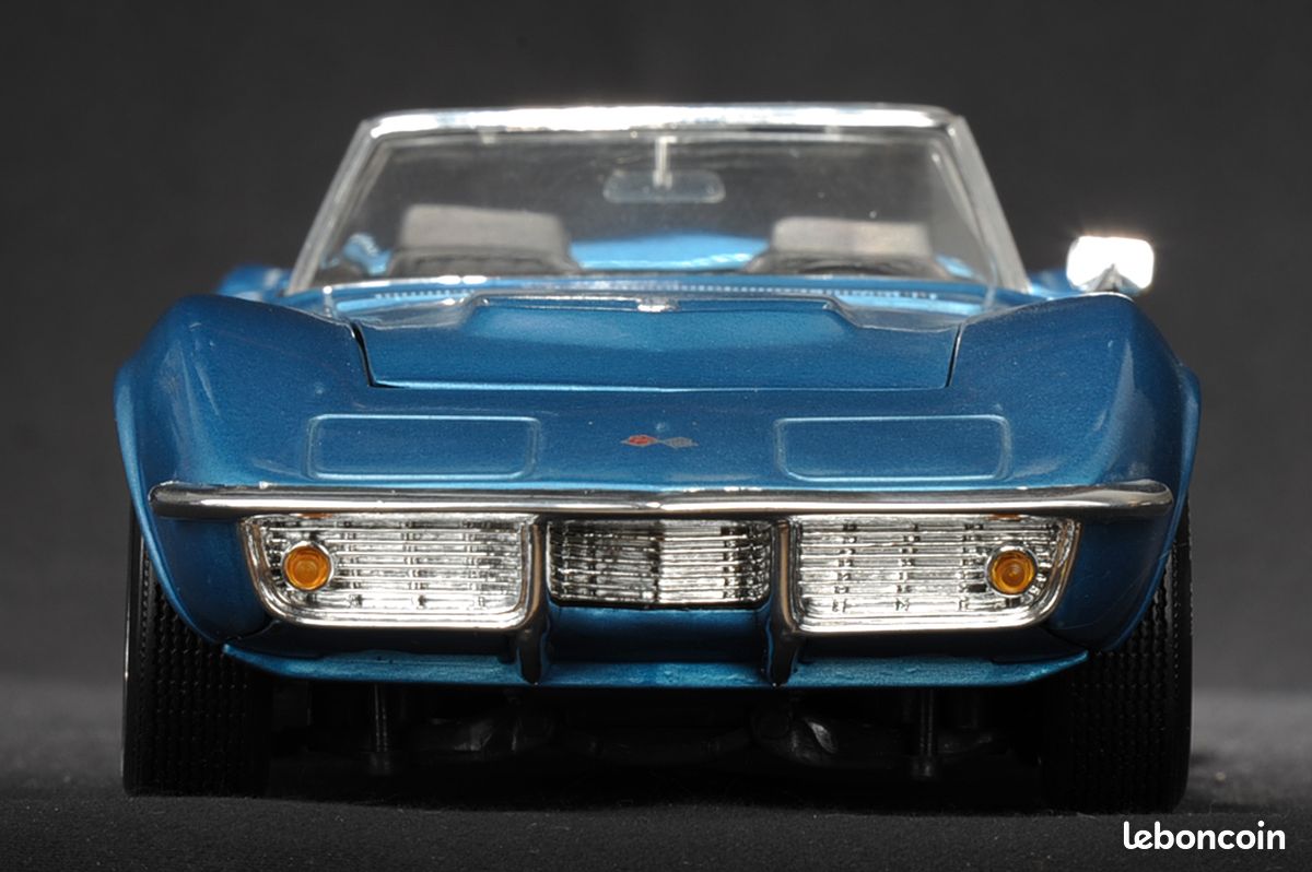 Miniature américaine 1/18 corvette 1969 convertible 1/18 revell 