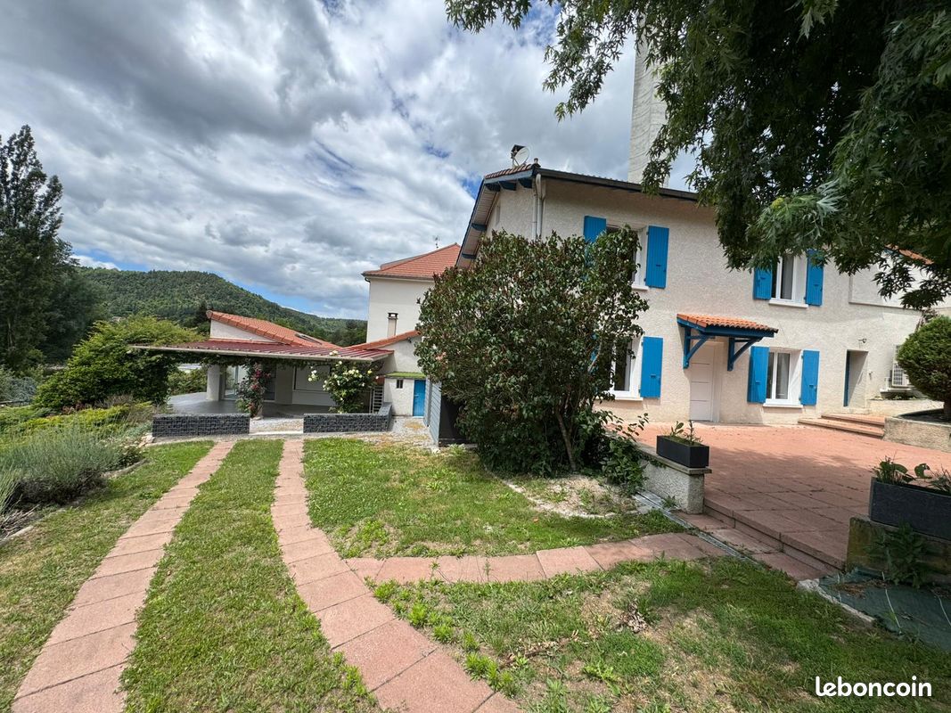 Maison 11 pièces 172 m² · à Monistrol-sur-Loire · 172 m² · 275 000 €