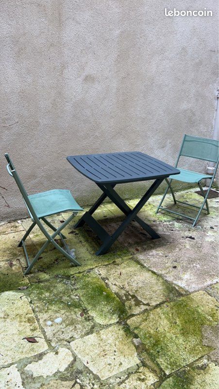 Table d’extérieur avec chaises (image 1)