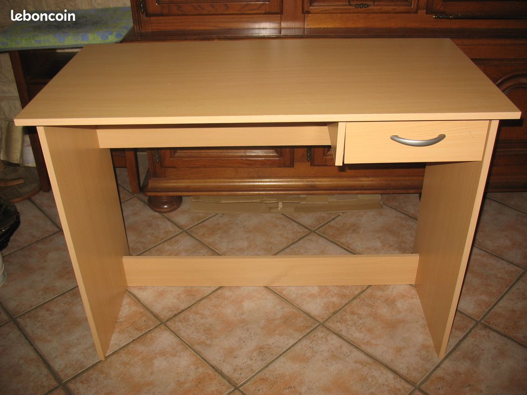 Bureau (image 1)