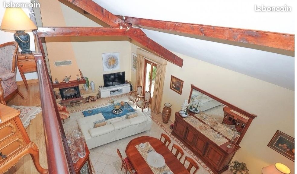 Maison 8 pièces 200 m² · à Machilly · 200 m² · 730 000 €