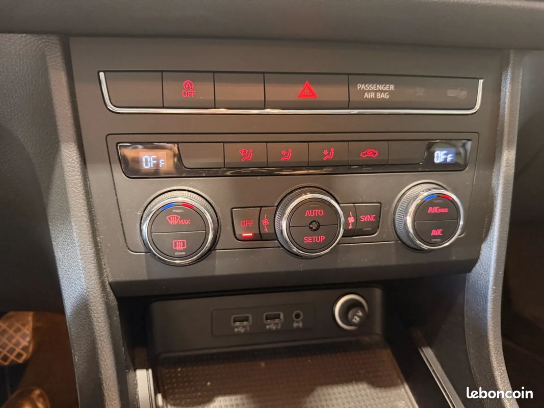 SEAT Ateca 1.6 TDI 115ch Start&Stop Style -Distribution Ok - Suivi complet - Carplay / AndroidAuto - Caméra de recul - Pneus Avants Neufs - CT Vierge - Garantie 6 mois (image 23)