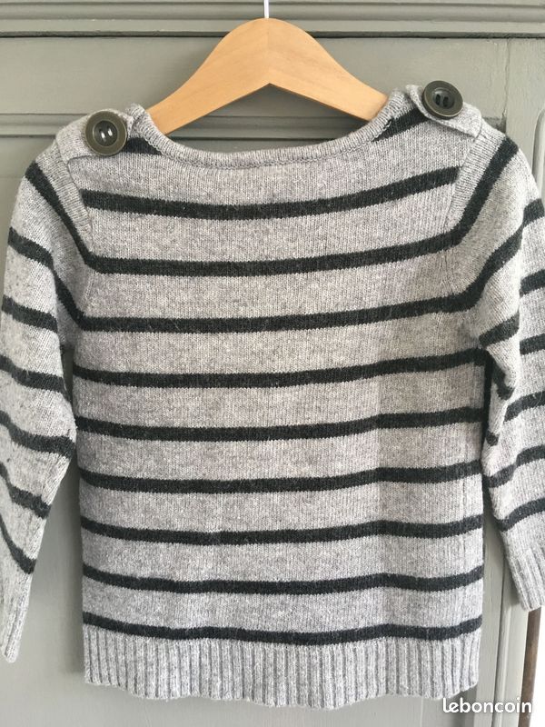 Pull gris rayé noir (image 2)