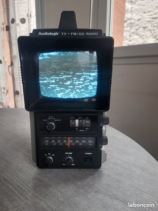 Petite télé/radio vintage - Collection