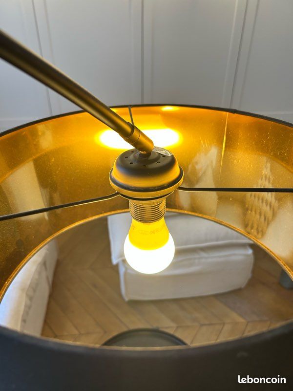 Lampadaire arc MADE.COM noir & doré – très bon état (image 4)