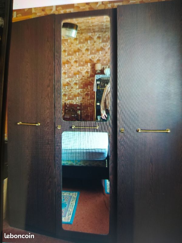 Armoire penderie avec beaucoup de rangement plus un lit double plus deux chevet (image 1)