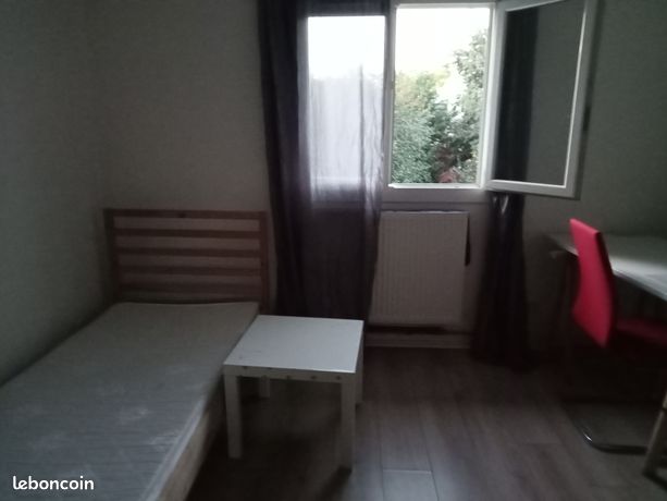 Chambre meublee