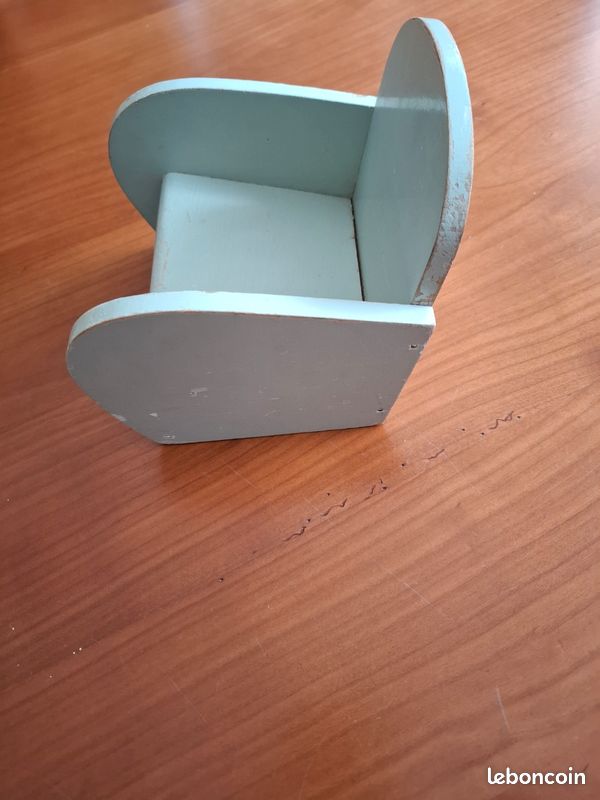 ART POPULAIRE,ARMOIRE ET Lit De Poupée En Dentelles De Bois. EUR 70,00