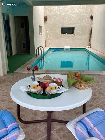 Maison meublée avec piscine intérieure a vendre