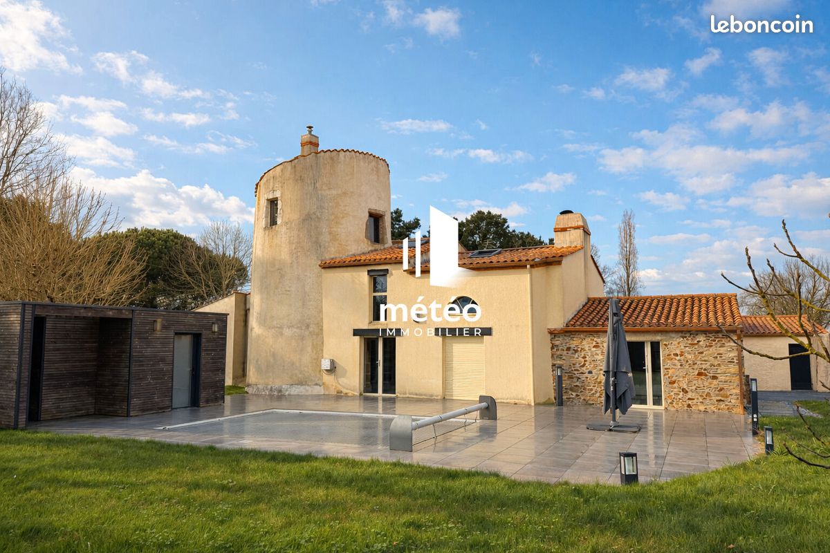 Maison 12 pièces 300 m² · à Sainte-Foy · 300 m² · 789 900 €