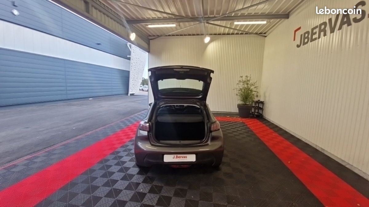 Peugeot 208 PURETECH 100 SS Active Business (image 14)