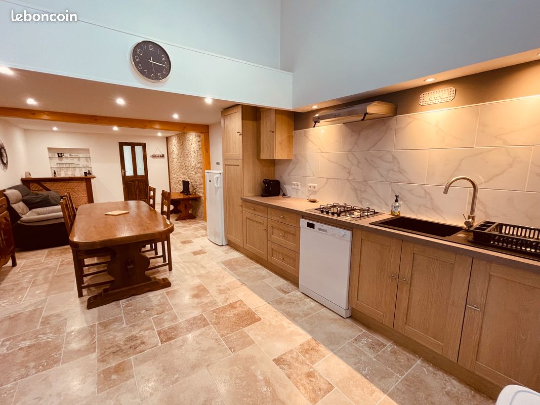 Maison 6 pièces 130 m² · à Villefranche-de-Lonchat · 130 m² · 315 000 €