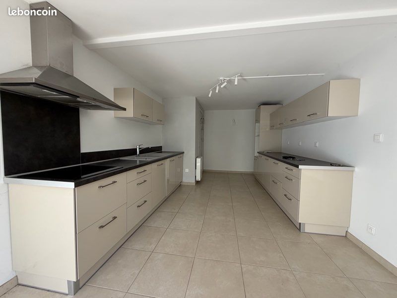 Appartement 8 pièces 136 m² · à Montélimar · 136 m² · 258 000 €