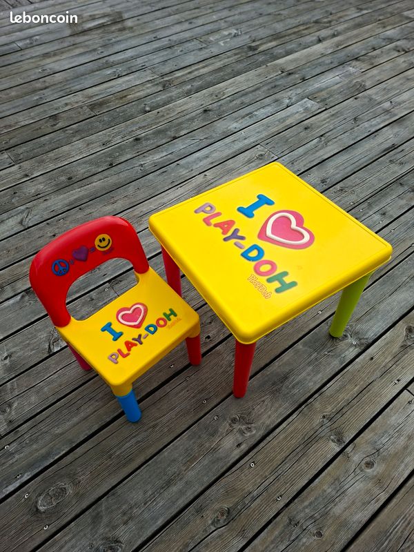Table et chaise Play-doh pour enfant (image 1)