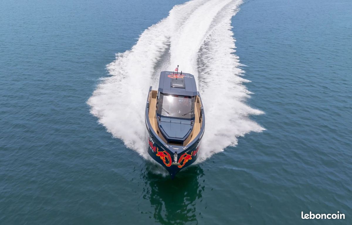 De Antonio Yachts D37 Alinghi Red Bull Racing (image 2)