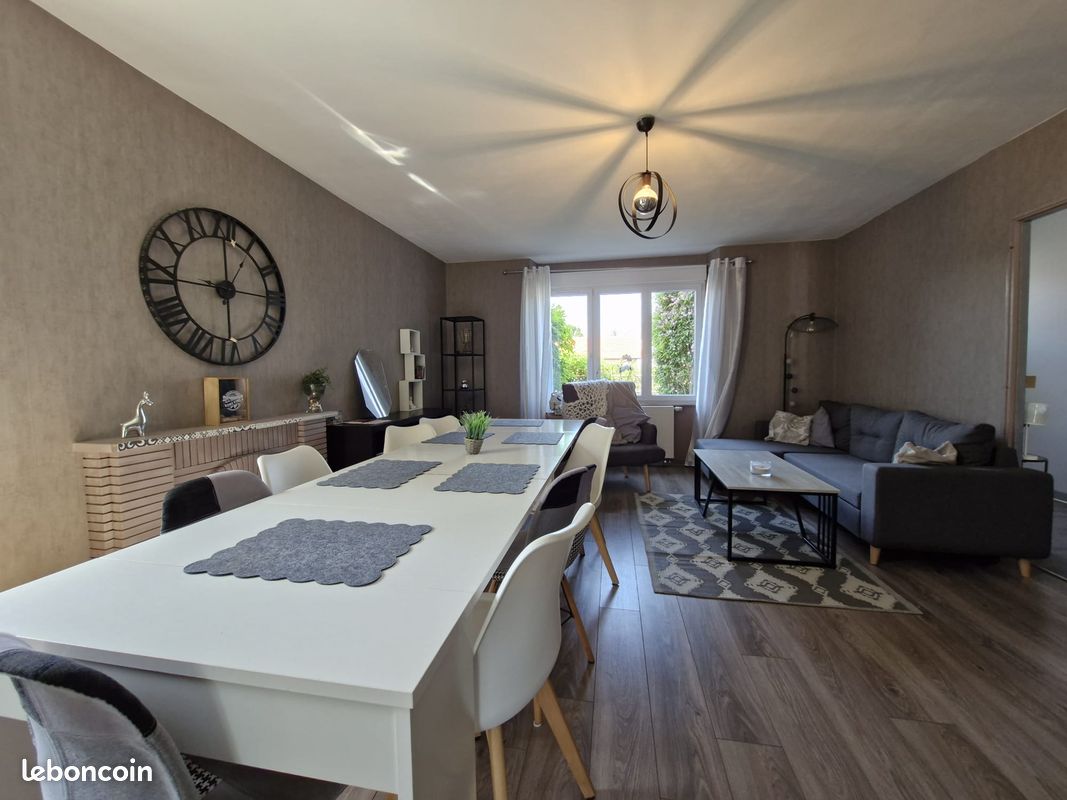Maison 8 pièces 196 m² · à Rolampont · 196 m² · 215 000 €