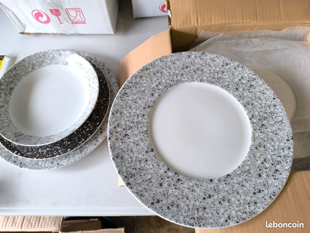 Service 18 pieces porcelaine de limoges Médard de Noblat (image 2)