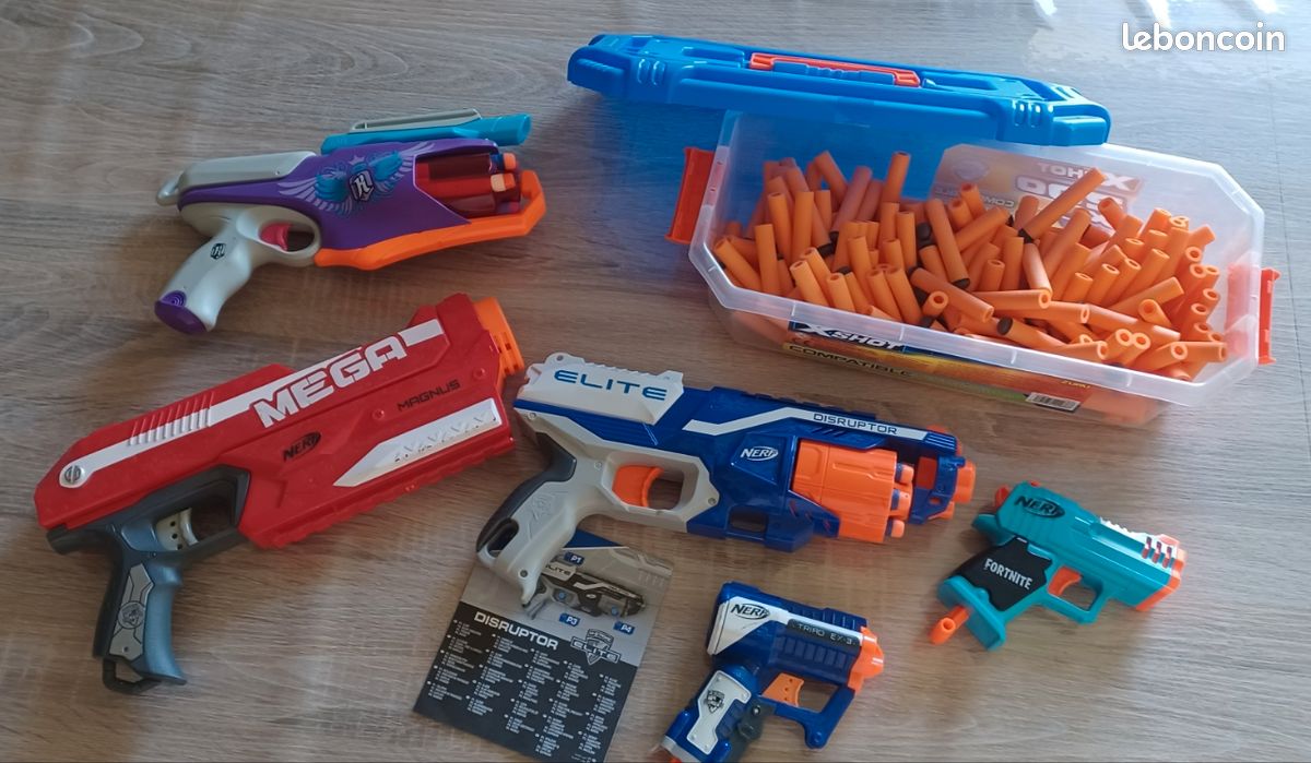 Lot pistolets+ cible NERF (image 1)