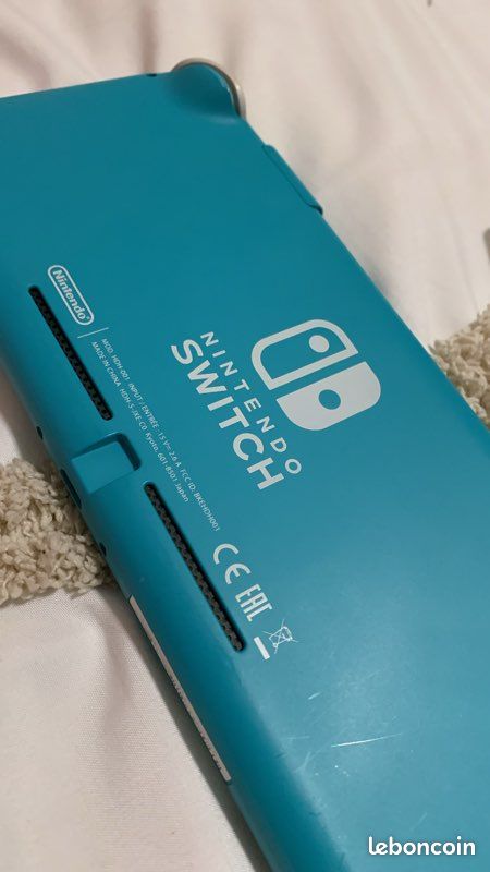 Switch Lite Turquoise et Jeu Vidéo Super Mario Odyssey (image 3)