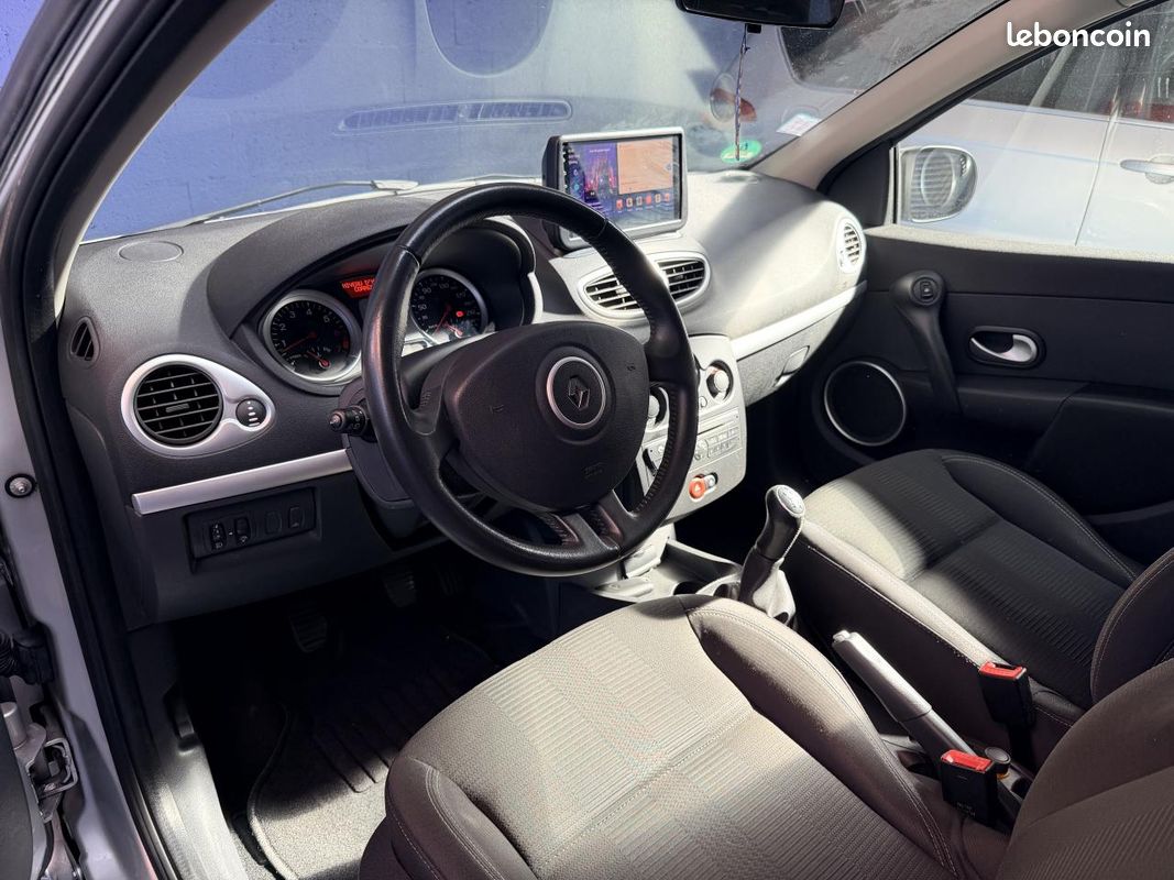 RENAULT CLIO 1.2i 75 DYNAMIQUE (image 5)