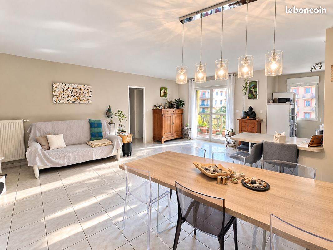 Appartement 4 pièces 101 m² · à Bourgoin-Jallieu · 101 m² · 260 000 €