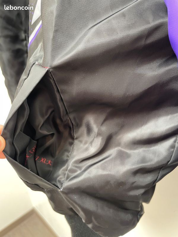 Blouson Bomber Vintage Noir Et Violet Dos Imprimé - Taille Oversize L/XL - Occasion Très Bon état