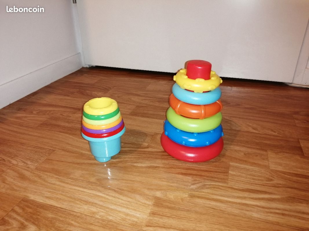 Pyramide et gobelets arc-en-ciel (image 1)
