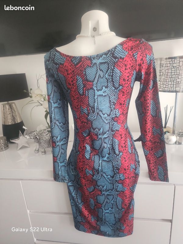 Une robe imprimée taille 36 marque NA-KD (image 12)