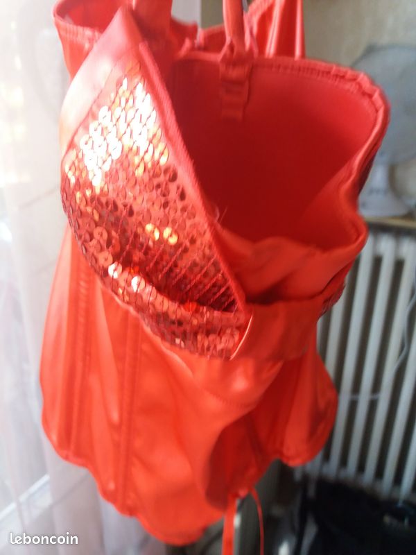 Guêpiere rouge (image 3)