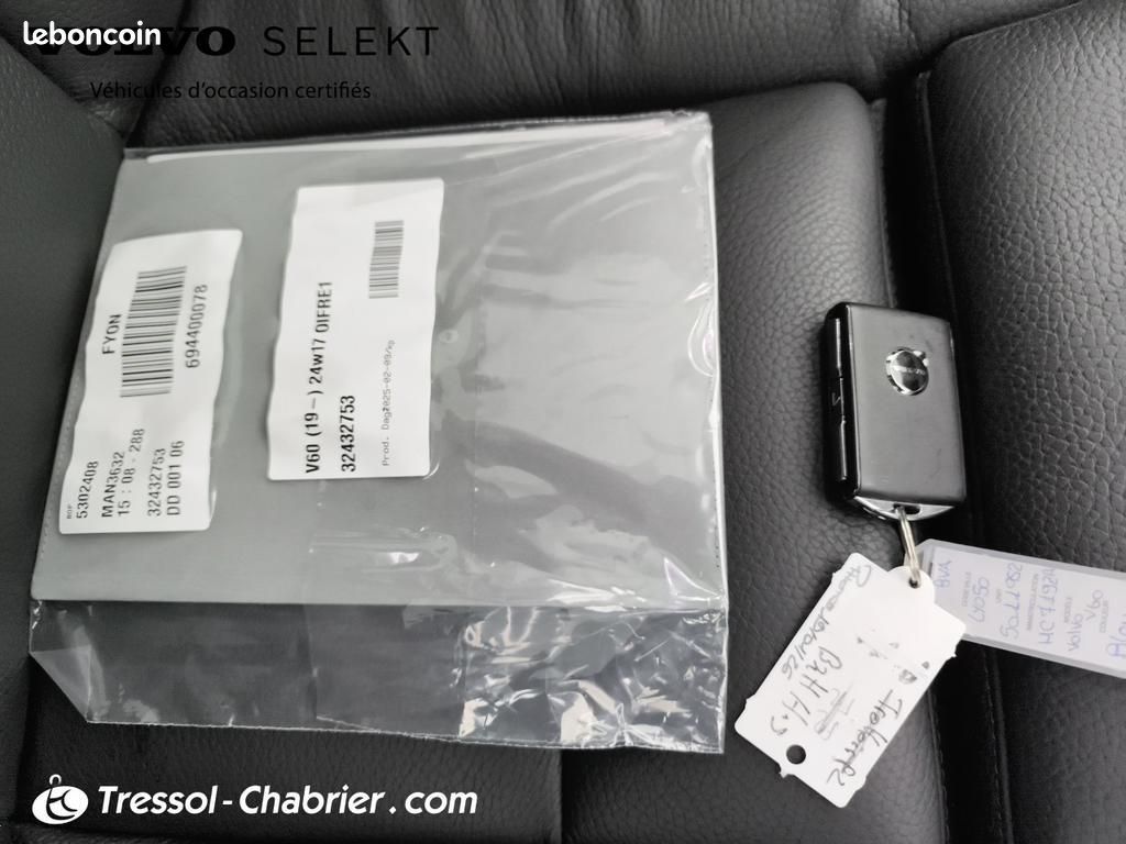 Volvo V60 B4 197 ch DCT7 Ultra Style Dark (image 21)