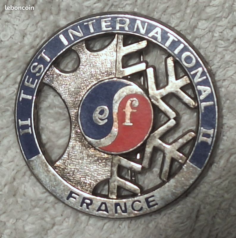 Pin's école De Ski Vintage ESF Test International 1 - Insigne émail Années 80