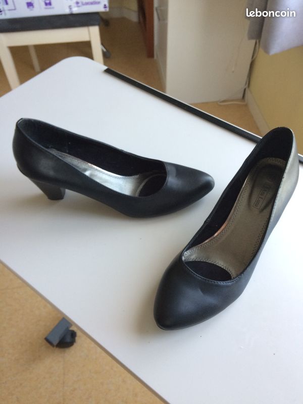 Escarpins noirs, pointure 39 (image 1)