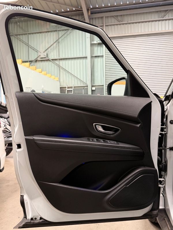 Renault SCÉNIC IV Intens 1.6 DCI 130 / CARPLAY FILAIRE / CAMERA RECUL / RADARS AV AR / GRAND ECRAN / KEYLESS /ROUE DE SECOURS GALETTE (image 14)