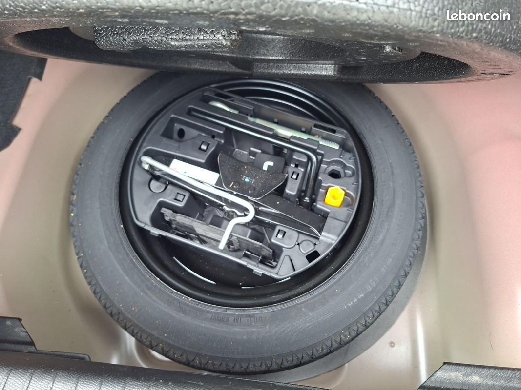 PEUGEOT 208 PureTech 130 S&S EAT8 GT (image 32)