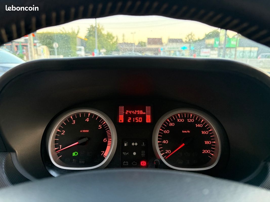 Dacia Duster 1.5 DCI 110 4X2 Prestige (image 17)