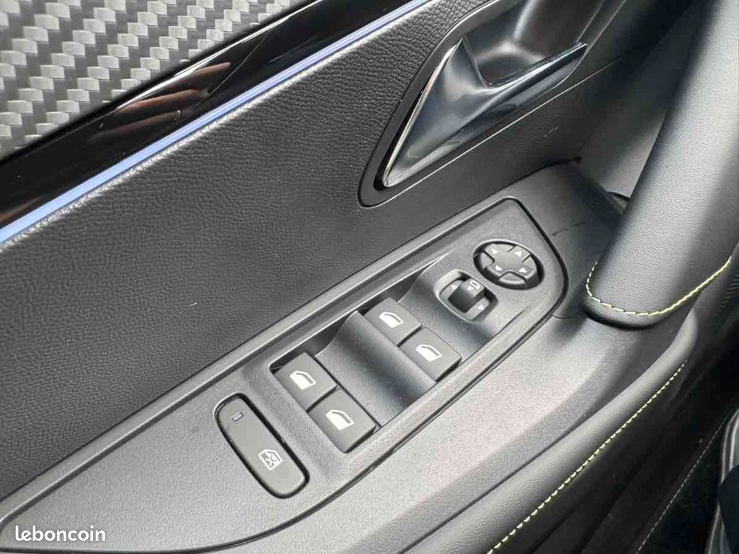 Peugeot 2008 1.2 HYBRID 145CH GT E-DCS6 (image 20)