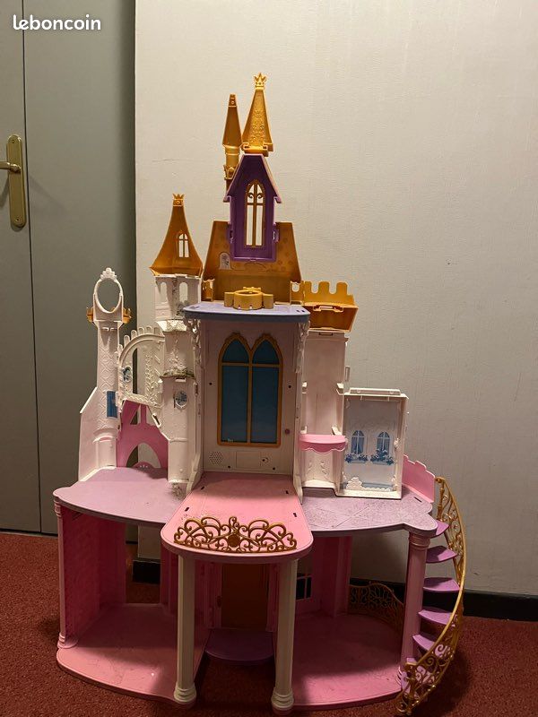 Maison de poupée Célébration Royale - Princesses Disney