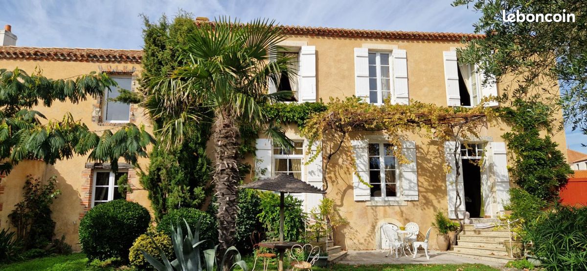 Maison 8 pièces 230 m² · à Brem-sur-Mer · 230 m² · 998 400 €