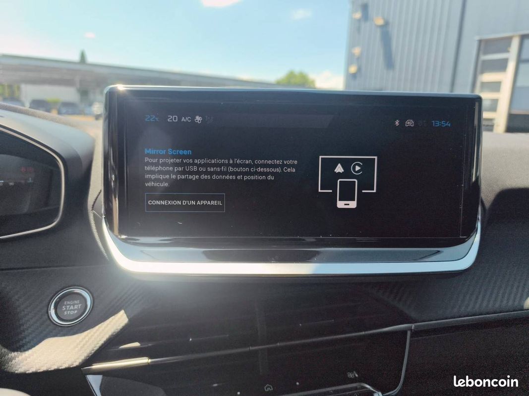 PEUGEOT 2008 Hybrid 145 e-DCS6 Allure (image 16)