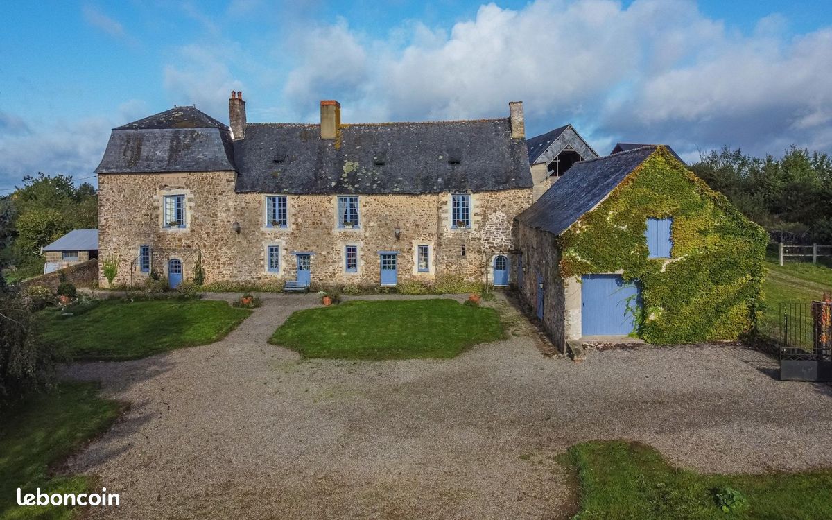Maison 9 pièces 295 m² · à Évron · 295 m² · 466 000 €