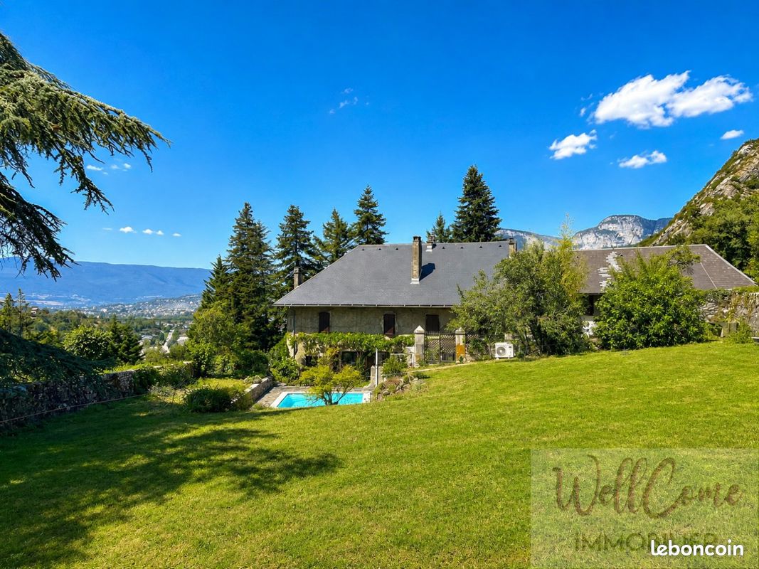 Maison 13 pièces 371 m² · à Saint-Jeoire-Prieuré · 371 m² · 1 490 000 €