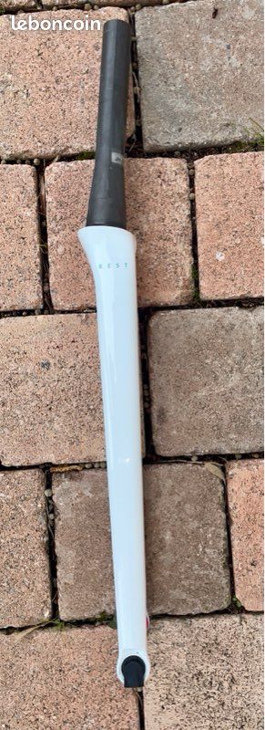 FOURCHE ROUTE 700 CARBONE INTEGREE 1''1/8 - 1''1/2 PIVOT