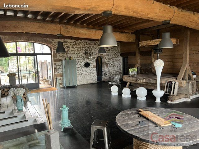 Maison 12 pièces 522 m² · à Vaux-en-Beaujolais · 522 m² · 720 000 €