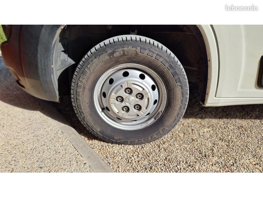 PEUGEOT BOXER Premium 333 L3H2 2.2 BlueHDi S&S - 140 (image 49)