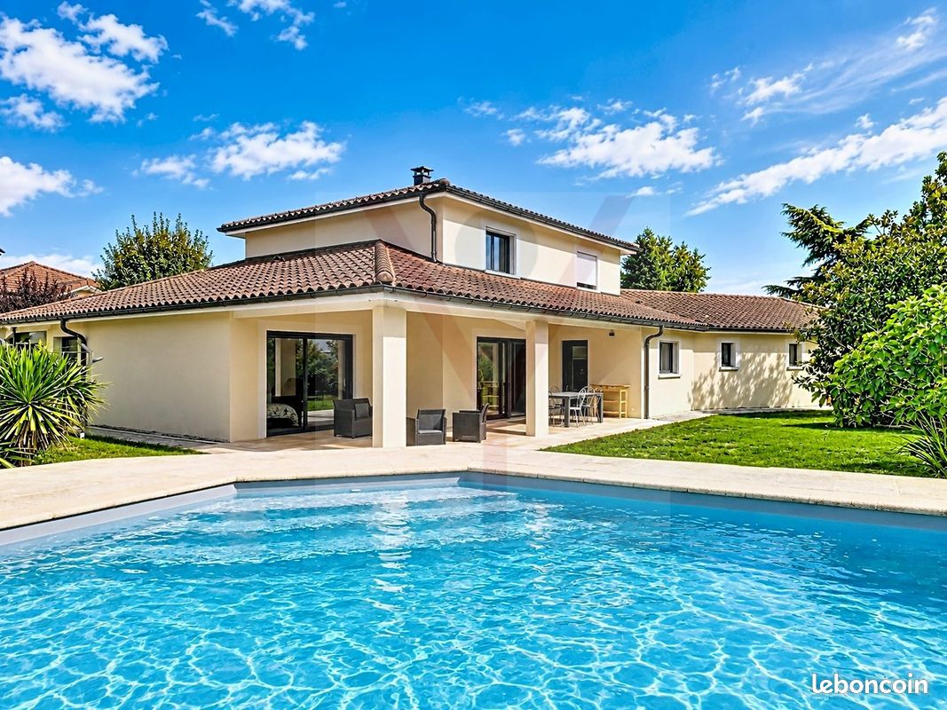 Maison 6 pièces 205 m² · à Péronnas · 205 m² · 649 000 €
