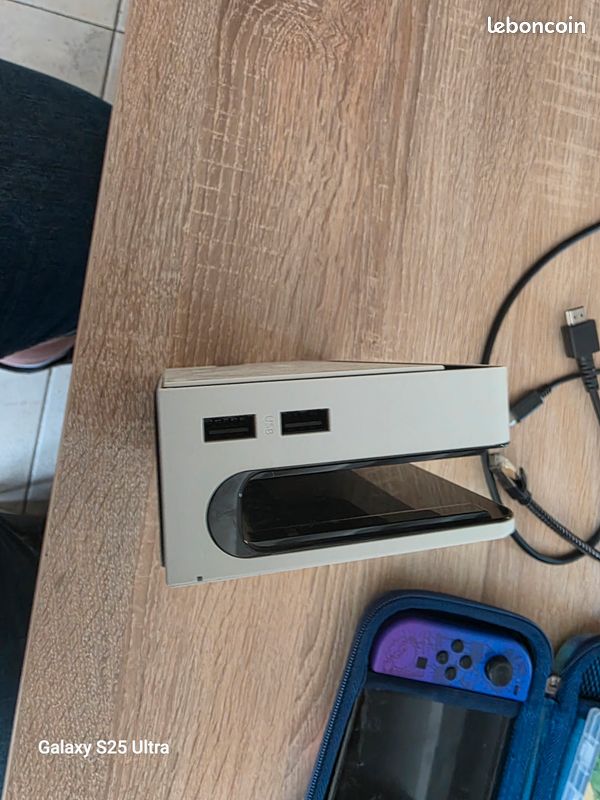 Console Switch oled édition splatoon 3. . Toute neuve. Jamais utilisée. . Avec animal crossing. Manette pour Switch. Trousse de transport et protection (image 4)