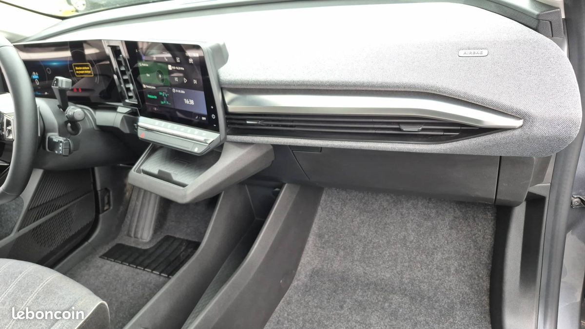 RENAULT Megane E-Tech EV40 130ch standard charge Equilibre (image 19)