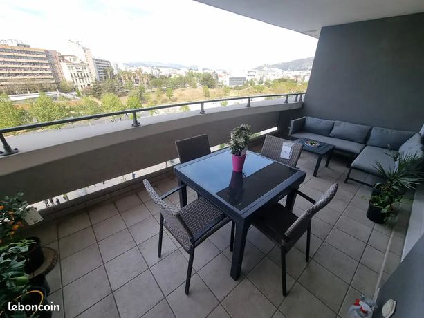 Bail meublé logement moderne avec magnifique terrasse