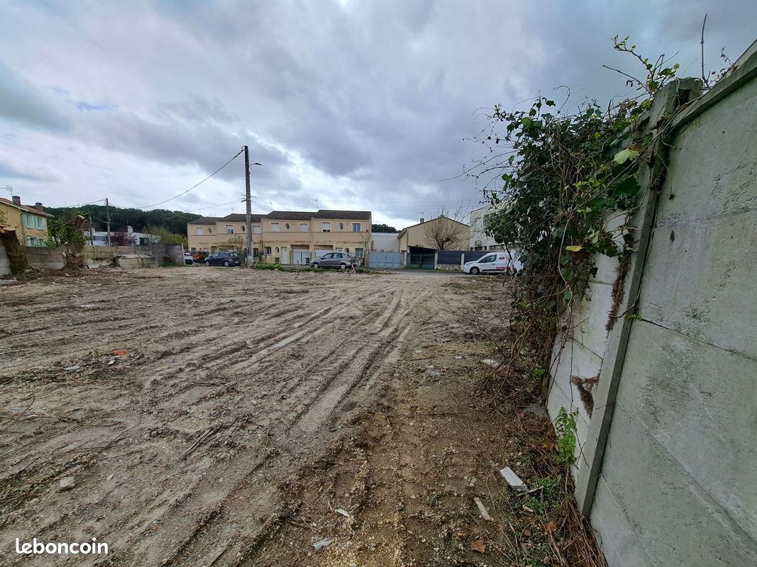 Terrain 210 m² · à Mérignac · 210 m² · 180 000 €